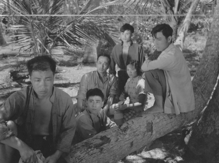 p《椰林曲》是一部王为一执导,陈残云,李英敏编剧的电影.