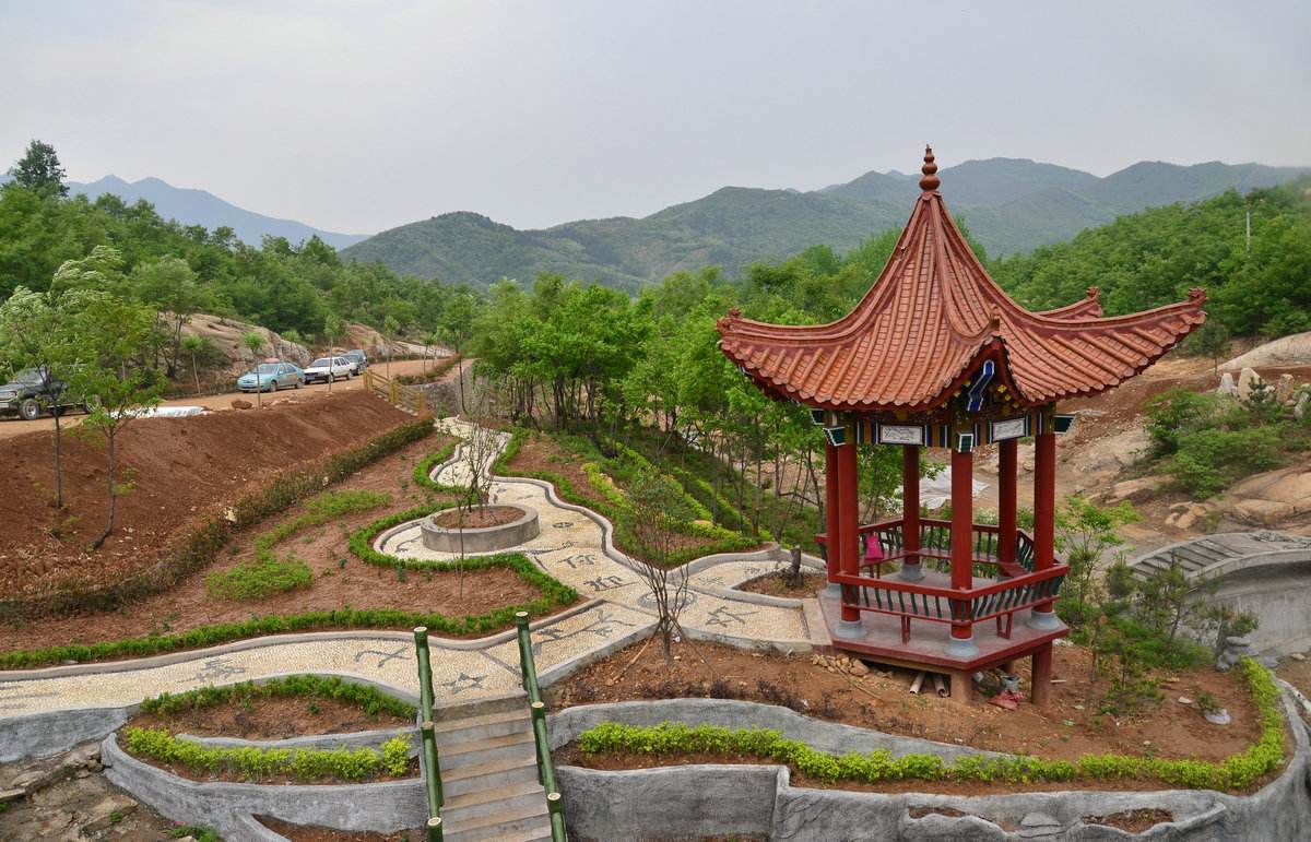 湖北黄石阳新县,福建龙岩上杭县,河南嵩县等地均有此名命名七峰山