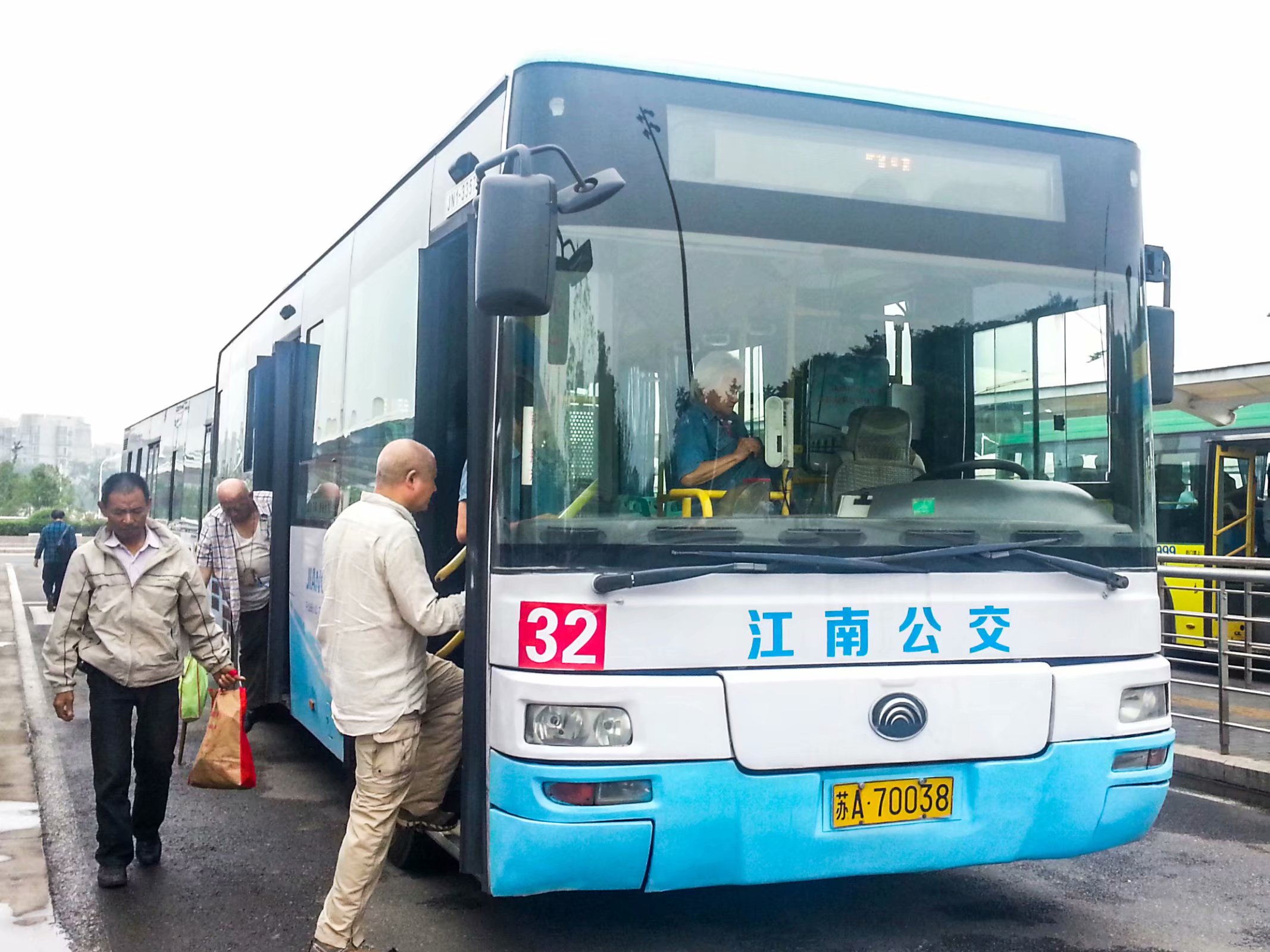 p>南京公交32路隶属于 a target"_blank href/item/南京江南公交