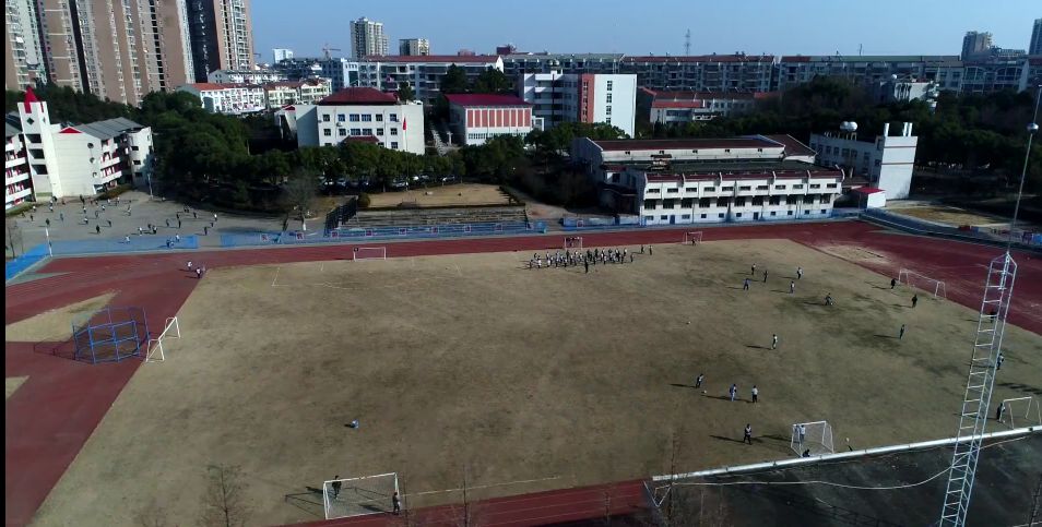 折校费需要咨询该校的招生办新洲区第二中学坐落在鄂东古镇仓埠街,其