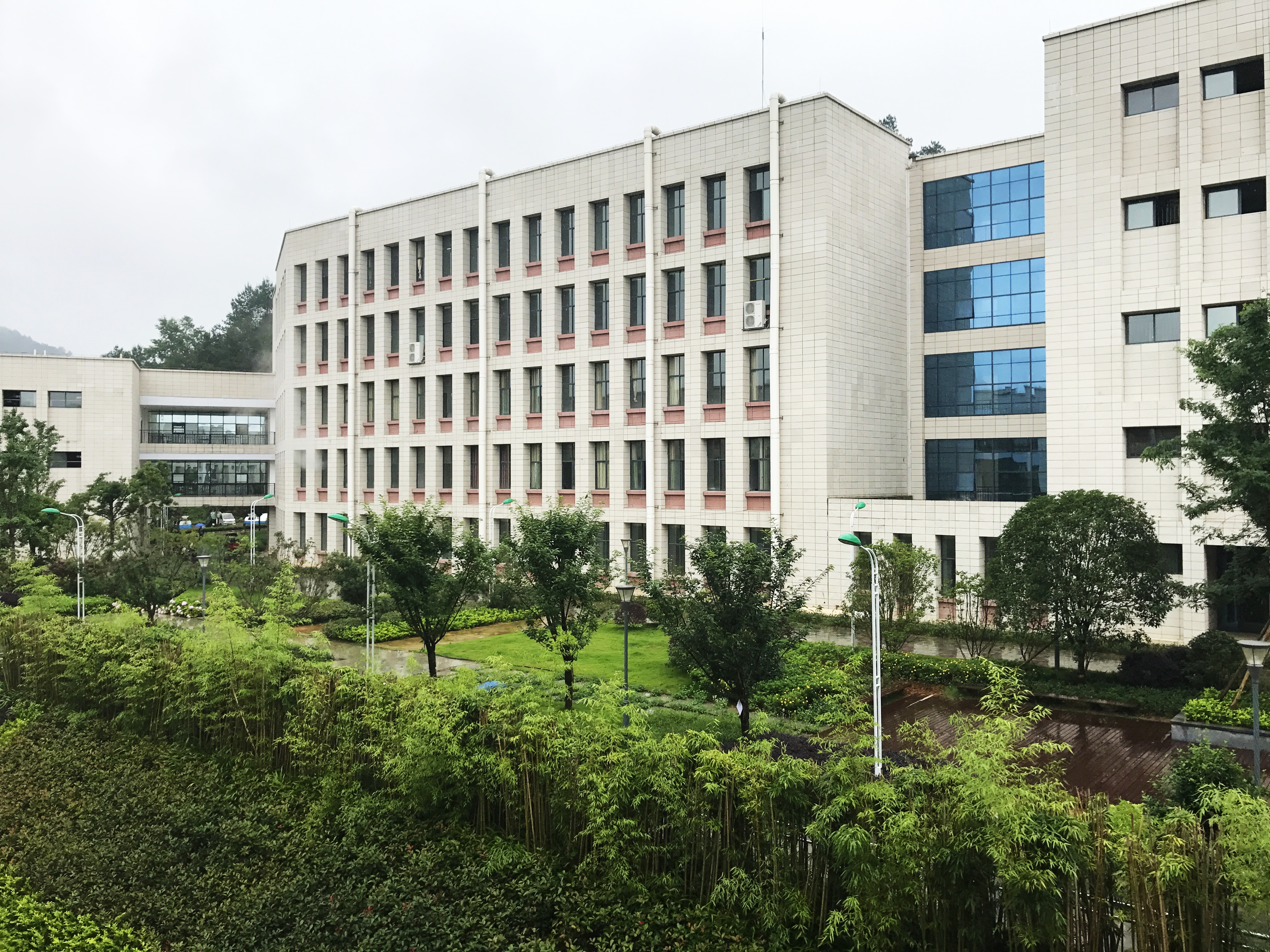 黔南医学高等专科学校