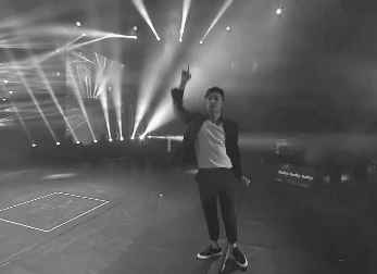 2019年8月,福布斯发布中国100名人榜,张艺兴位列11位.