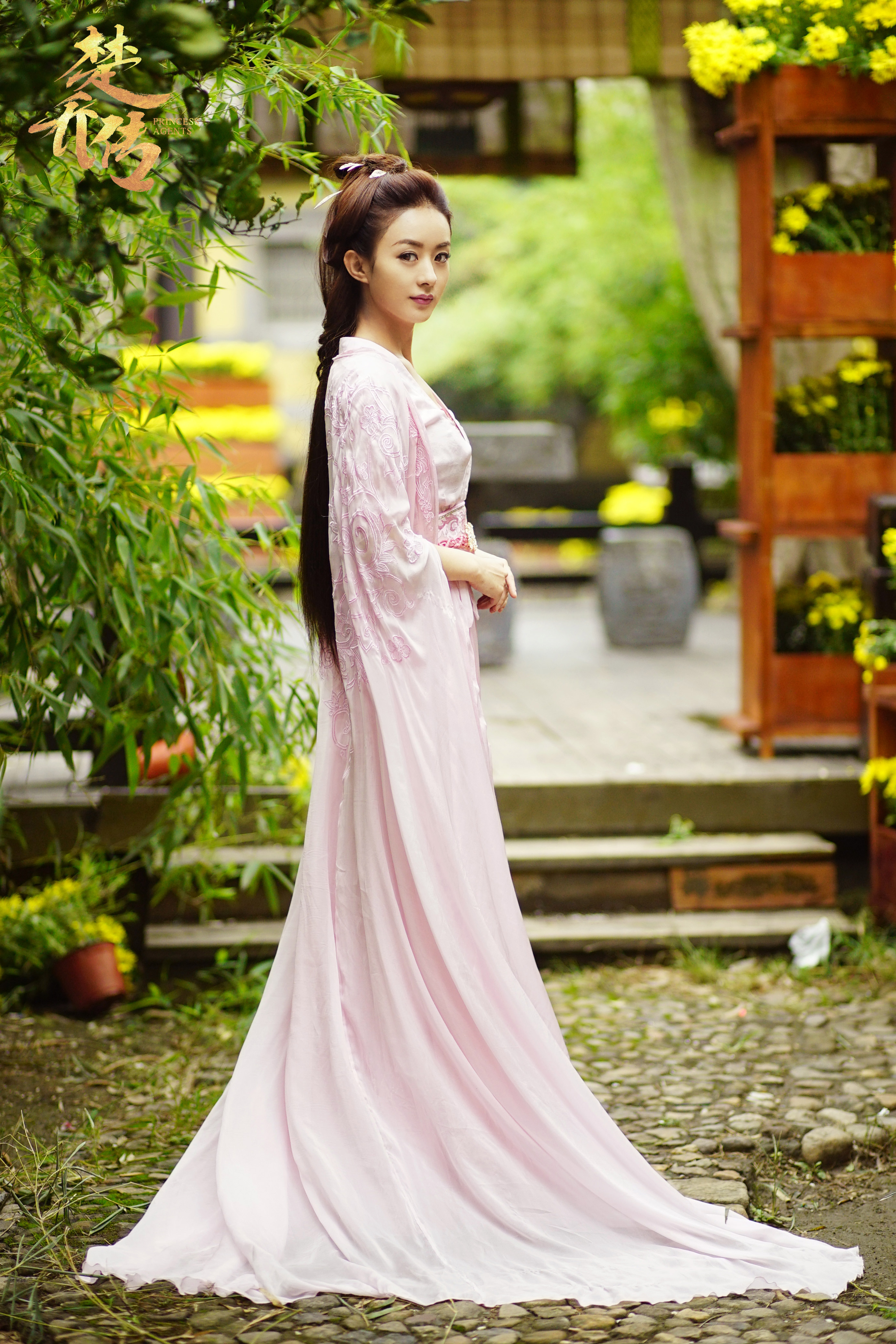  p></p></a>赵丽颖,1987年10月16日出生于河北省廊坊市,中国内地影视女演员.