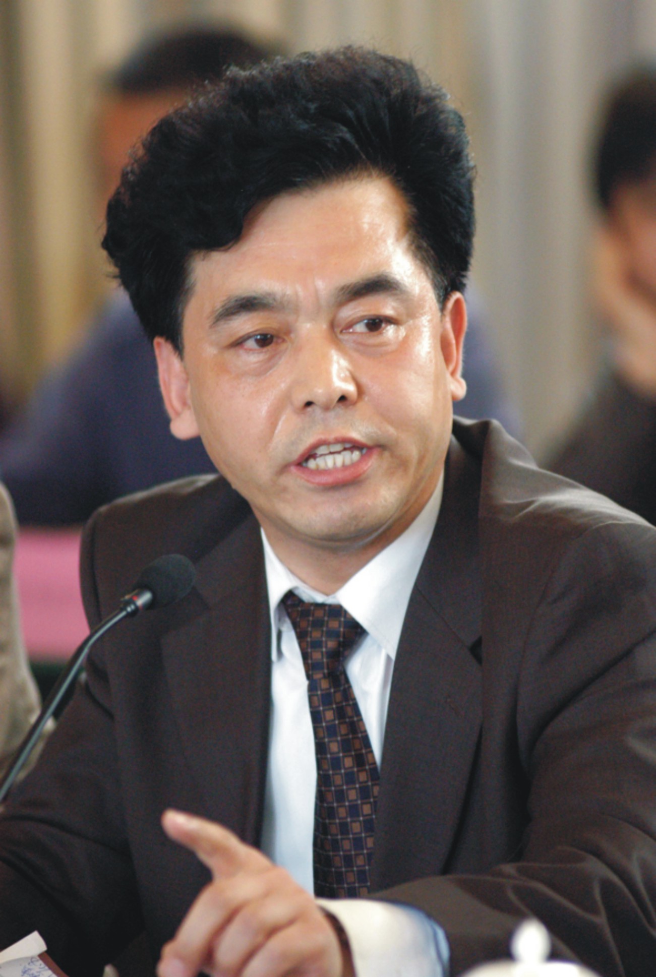 赵弘