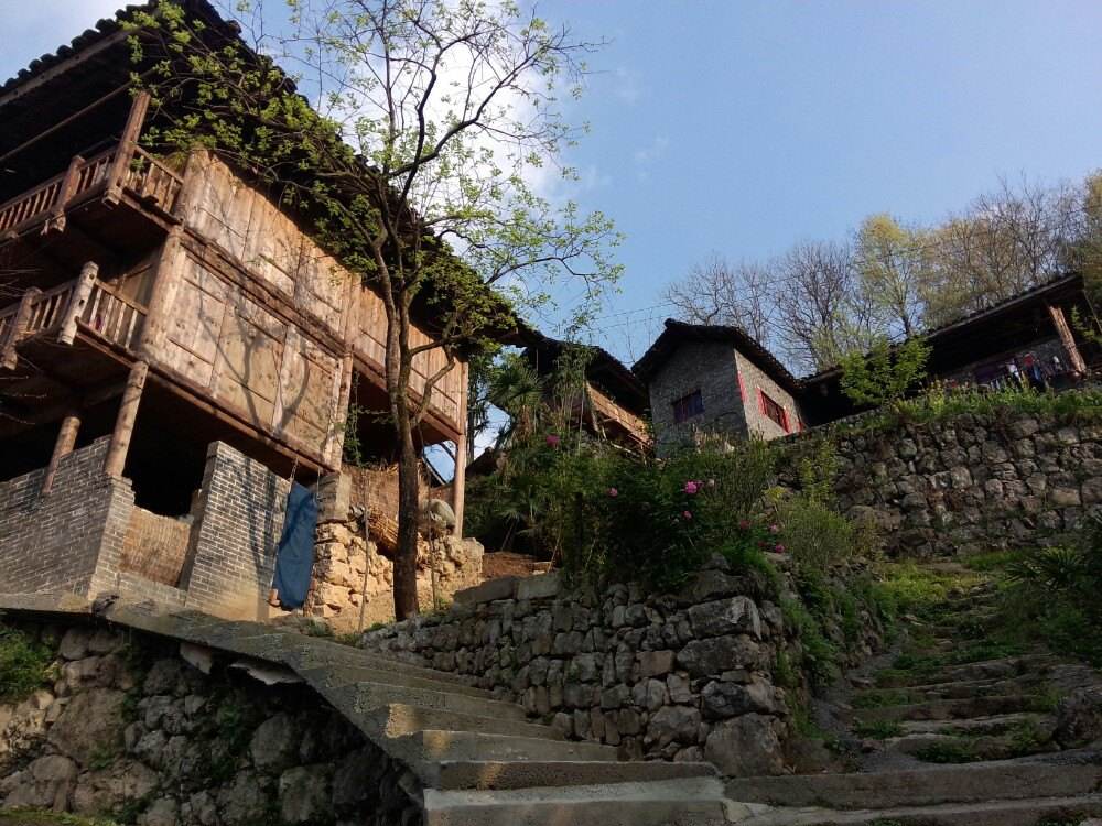 p>石阡县国荣乡楼上古寨位于贵州省东部,铜仁地区西部,与省级佛顶山