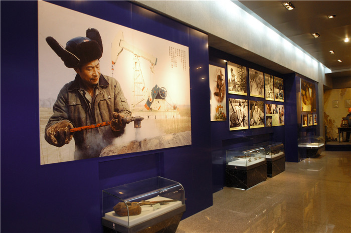 p>王为民事迹展览馆,位于临盘采油厂,占地16800平方米/p>