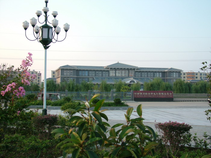 p></p></a>潢川县经济开发区,位于河南省东南部,北临淮河,南依大别山,居信阳