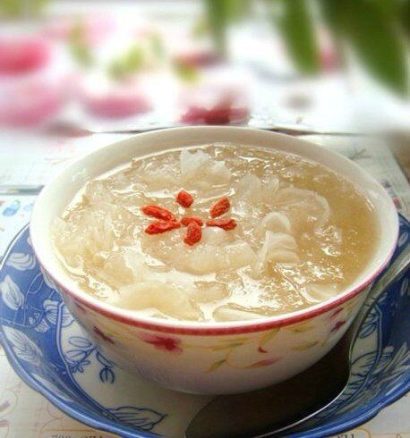 银耳炒鸡茸