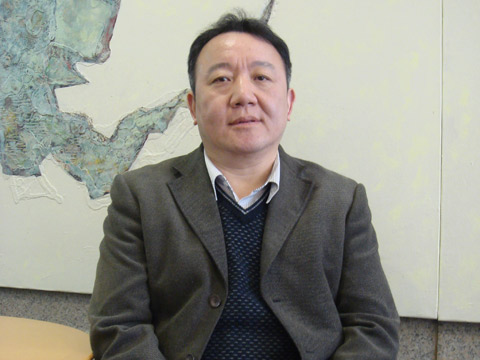  p>孙振华,出生于湖北省荆州市.