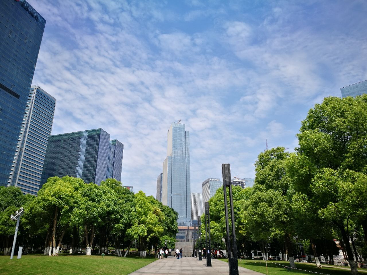  p>江北嘴中央公园位于江北嘴cbd的中心区域,总面积为154亩,绿地率73.