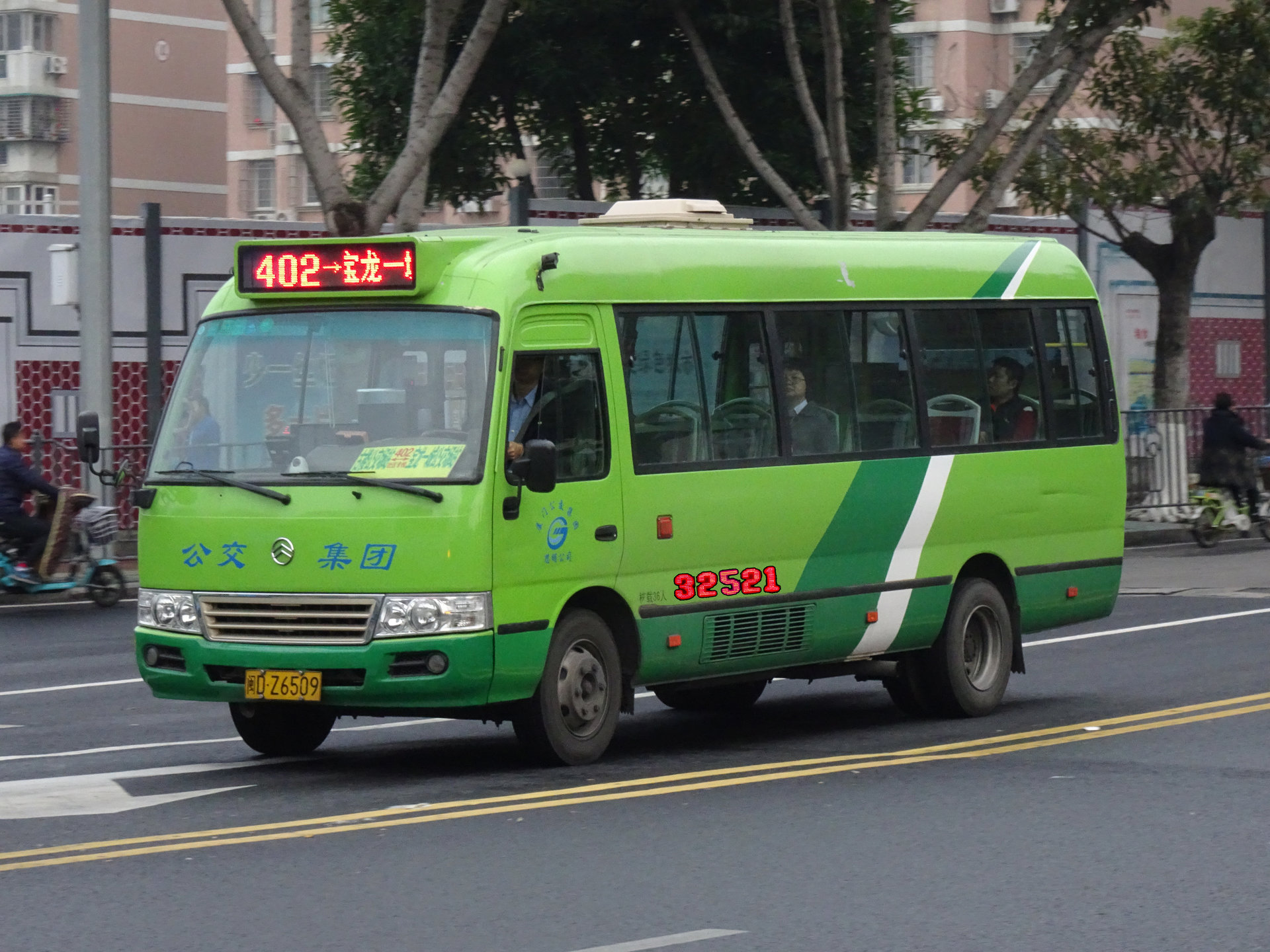 b> a href="#" data-lemmaid="904140">社区 /a> /b> b>公交线路) /b>