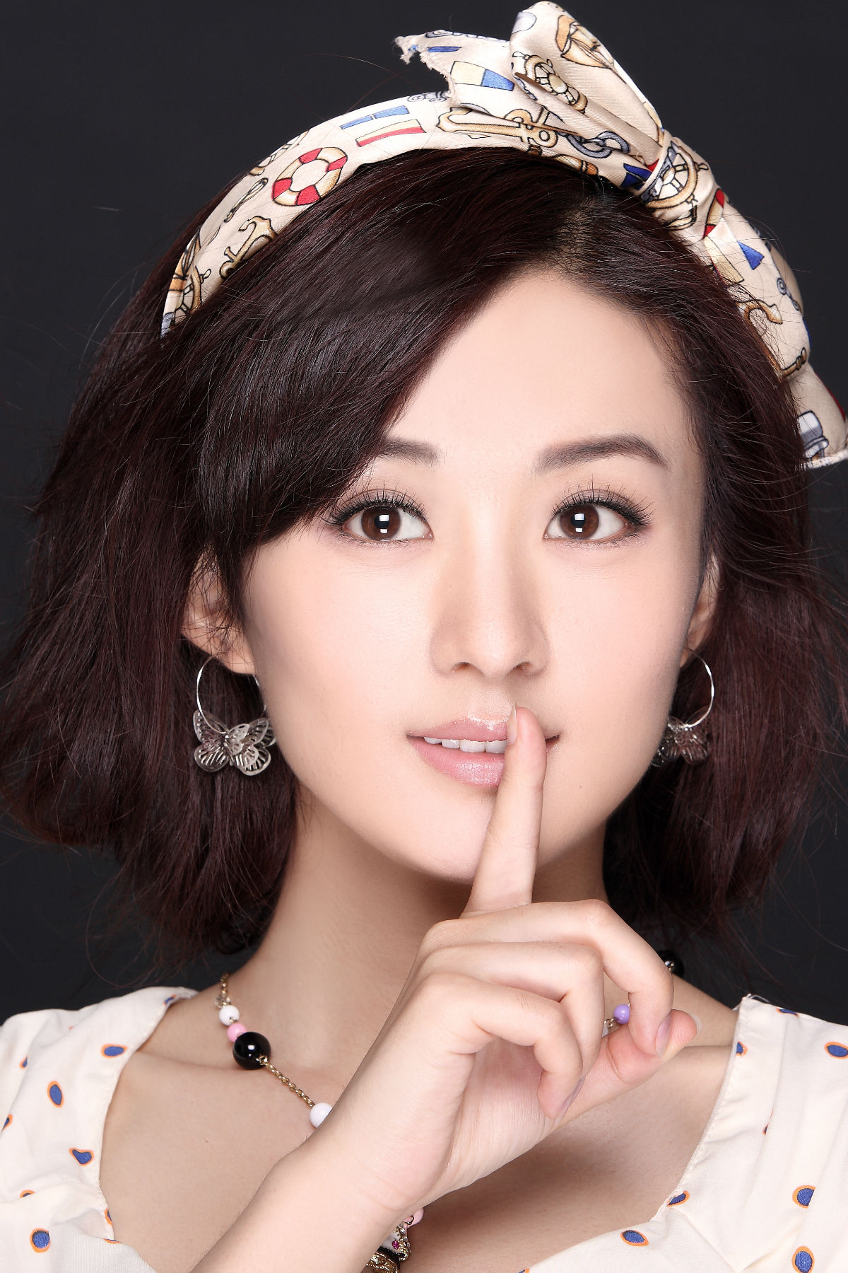 p></p></a>赵丽颖,1987年10月16日出生于河北省廊坊市,中国内地影视女演员.