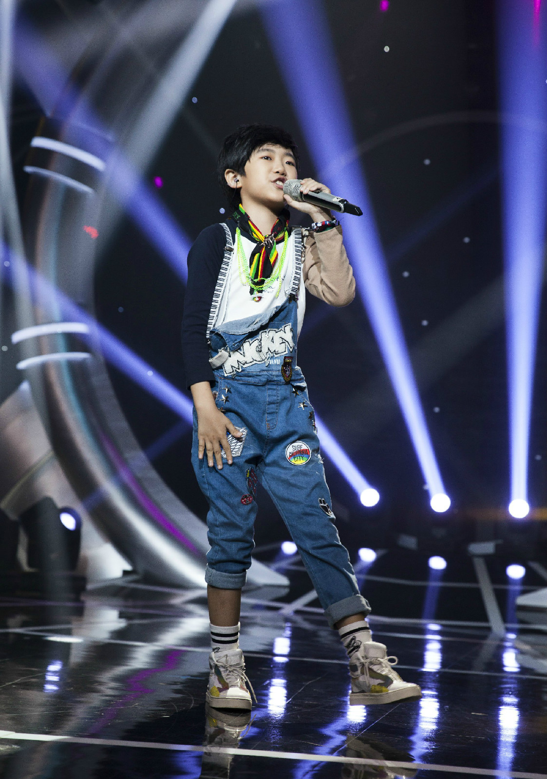 中国新声代第三季/a>学员"节奏小子"谢昊轩时尚潮流的苏格兰裙搭配