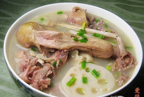 风鹅骨头炖莲藕