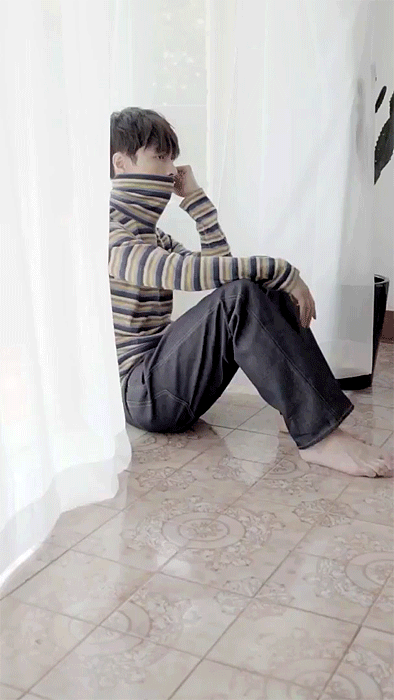 2019年8月,福布斯发布中国100名人榜,张艺兴位列11位.