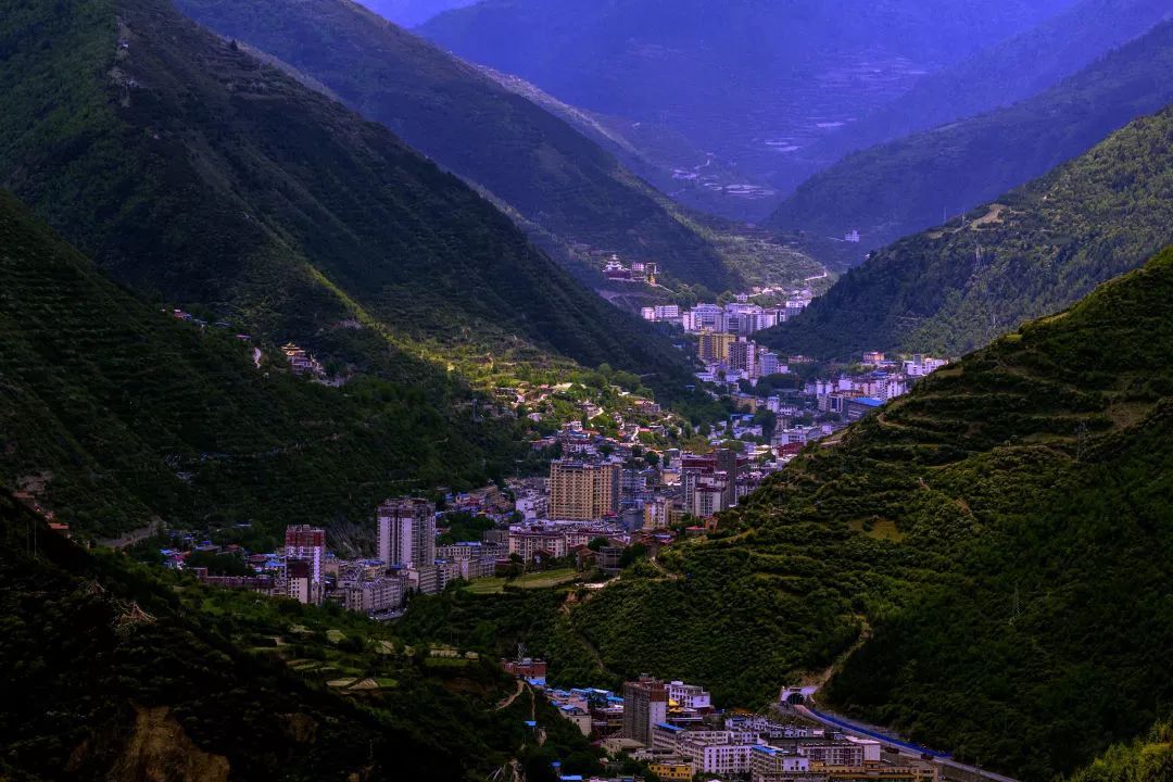 马尔康镇