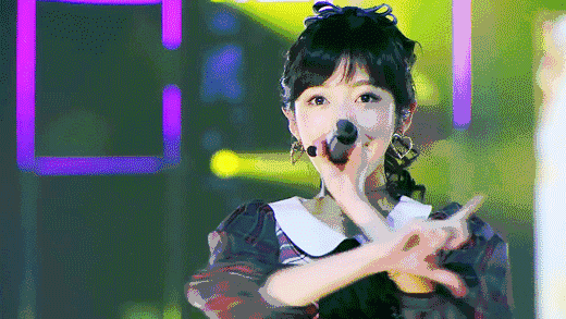  /p></p></a> p>2006年12月3日,渡边麻友作为三期生成功入选akb48.