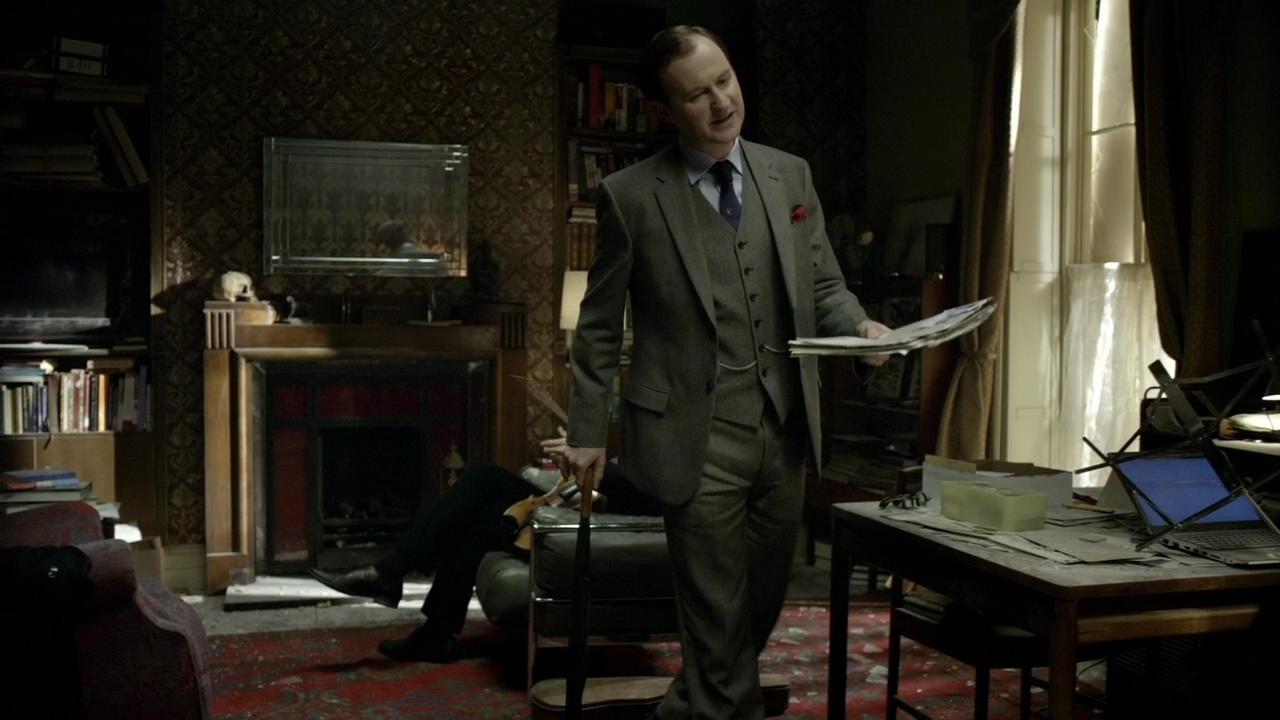 holmes)也译作迈克罗夫特·福尔摩斯,是著名侦探小说家 a target"