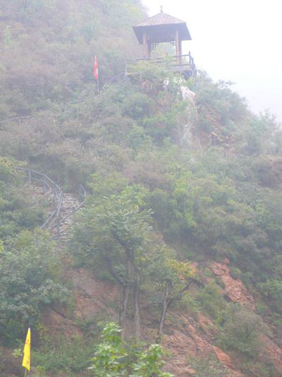 p></p></a>位于广东惠来县城南7.5公里处神泉镇,西临南海,背靠文昌山.