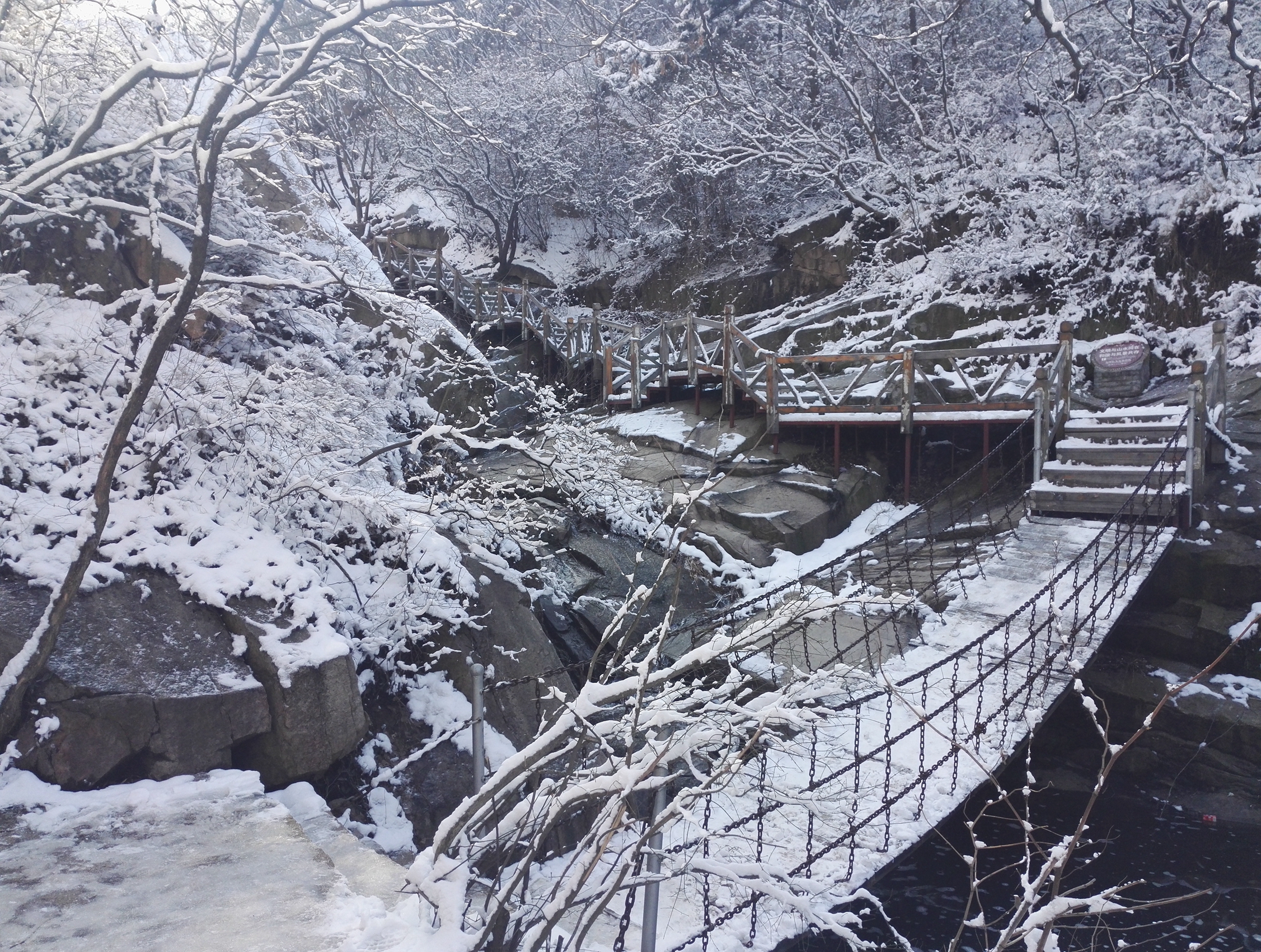 p>七峰山生态旅游区位于湖北省黄石市的阳新大冶两县交界处 a