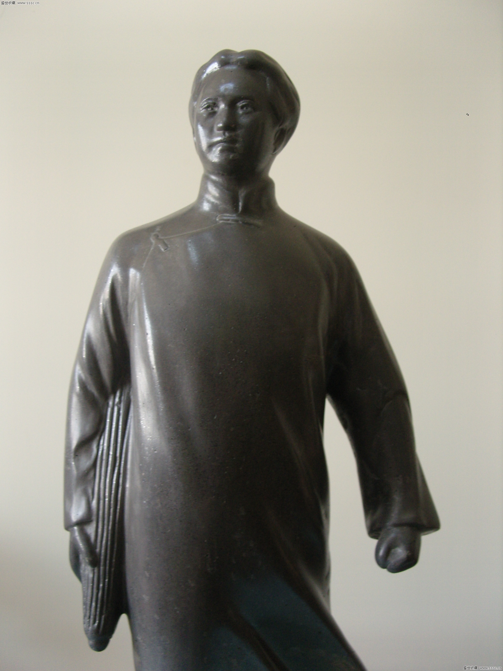  p>毛主席塑像,或称毛泽东塑像,是中国普遍兴建的以毛泽东全身像为