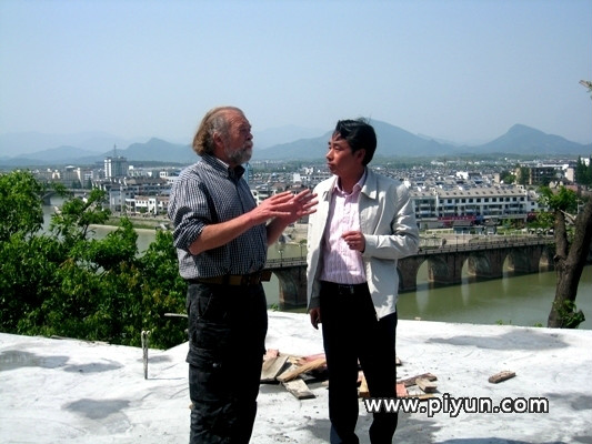  p>徐亚洲,1948年10月1日出生于山东省青岛市,中国内地男演员.