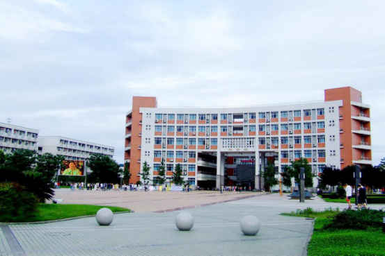  p>西南石油大学( i>southwest petroleum university /i>),简称"西南