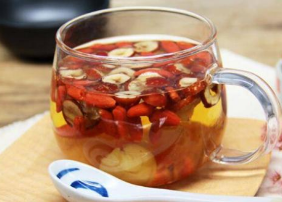冰糖等,大枣枸杞养颜茶具有消食减脂,补脾益气,补血安神,健脾开胃的