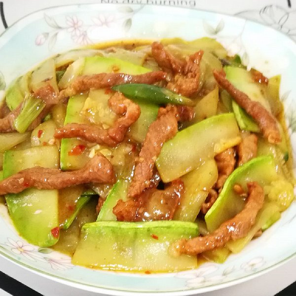 西葫芦烧肉片