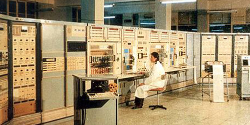  p>世界上第一台通用计算机"eniac"于1946年2月14日在 a href="#"