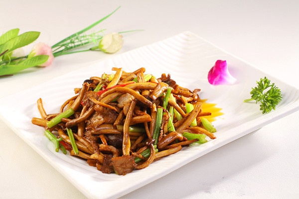 丝瓜炒茶树菇