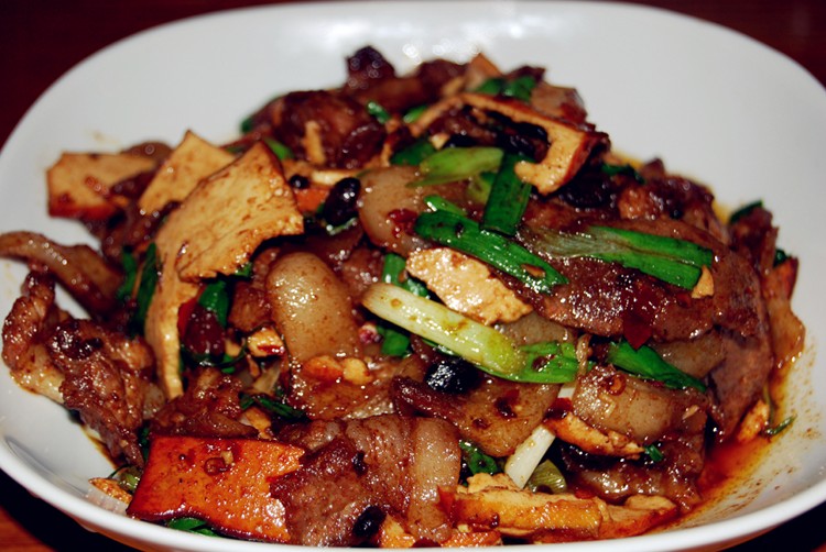  p>豆干回锅肉是常见的家常菜之一 /p>