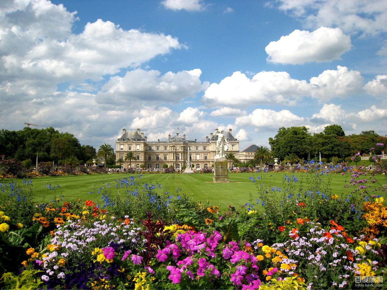 p>卢森堡公园(法语:jardin du luxembourg)是一座处于巴黎第六区