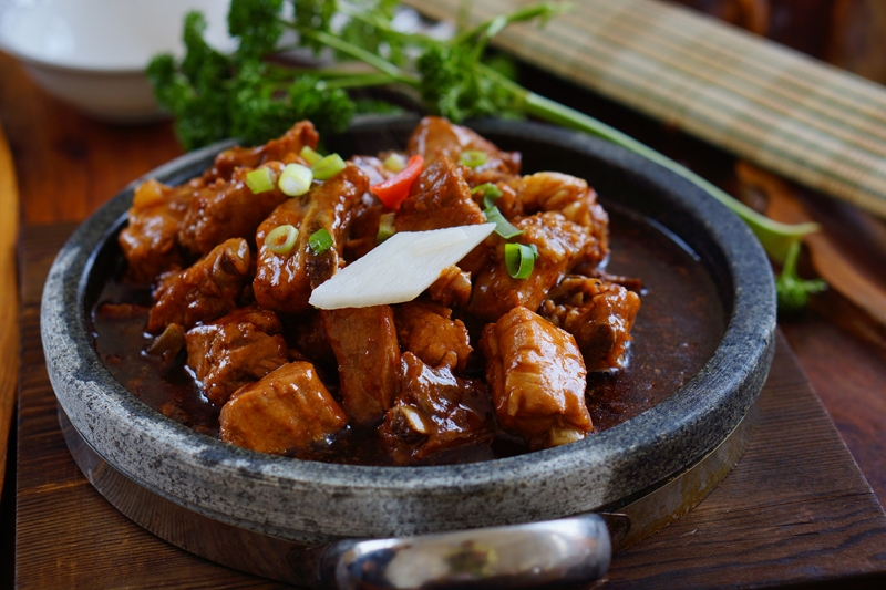 滇味酱香排骨煲