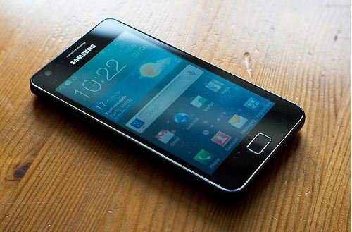 三星galaxy s是一款智能手机,4英寸主屏色彩1600万色,内置512mb ram