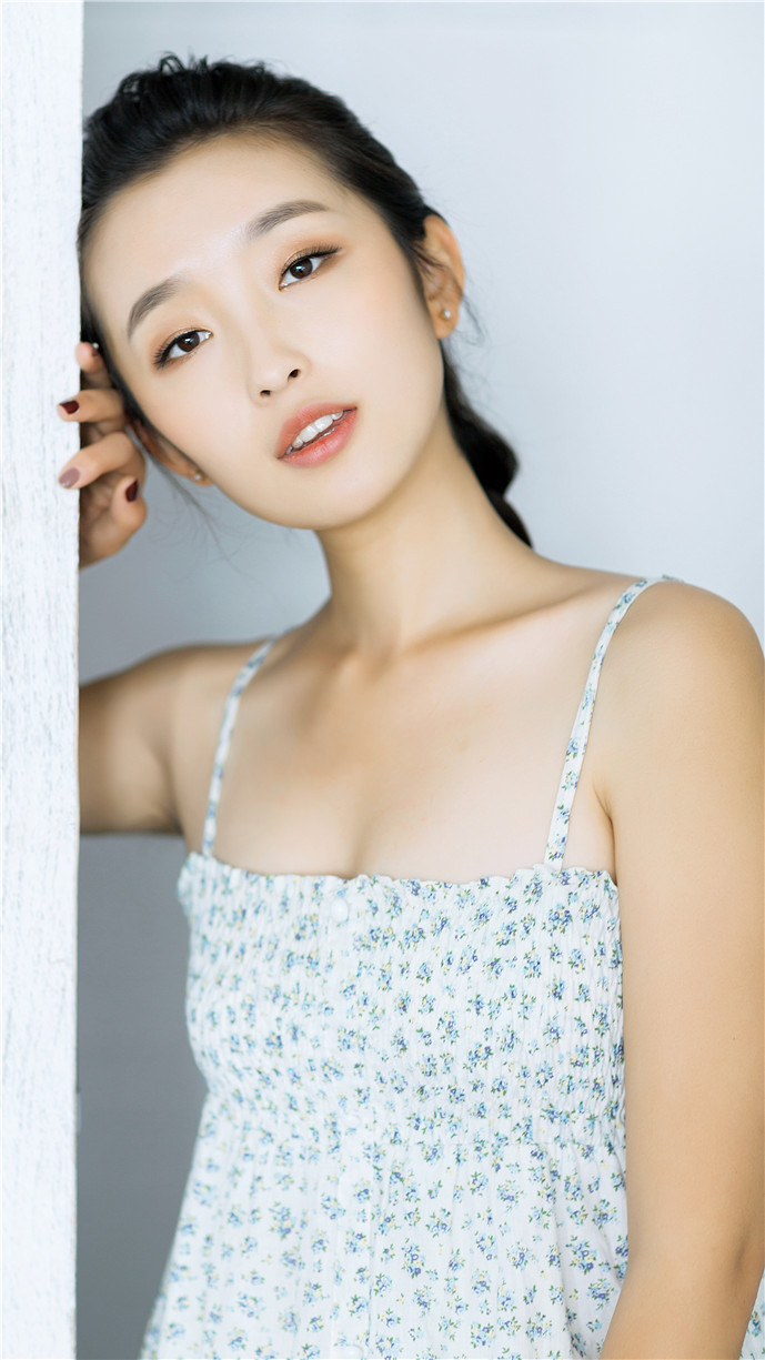 lemmaid"2489840>中央戏剧学院表演系/a>本科,中国内地影视女演员