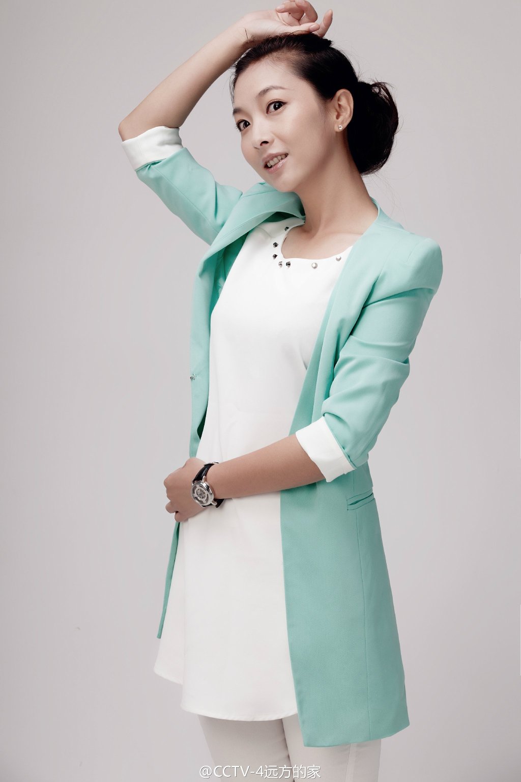 关于中央2财经频道主持人名单的信息