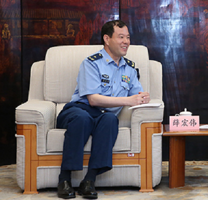 p>薛宏伟,男,中共党员,空军少将.