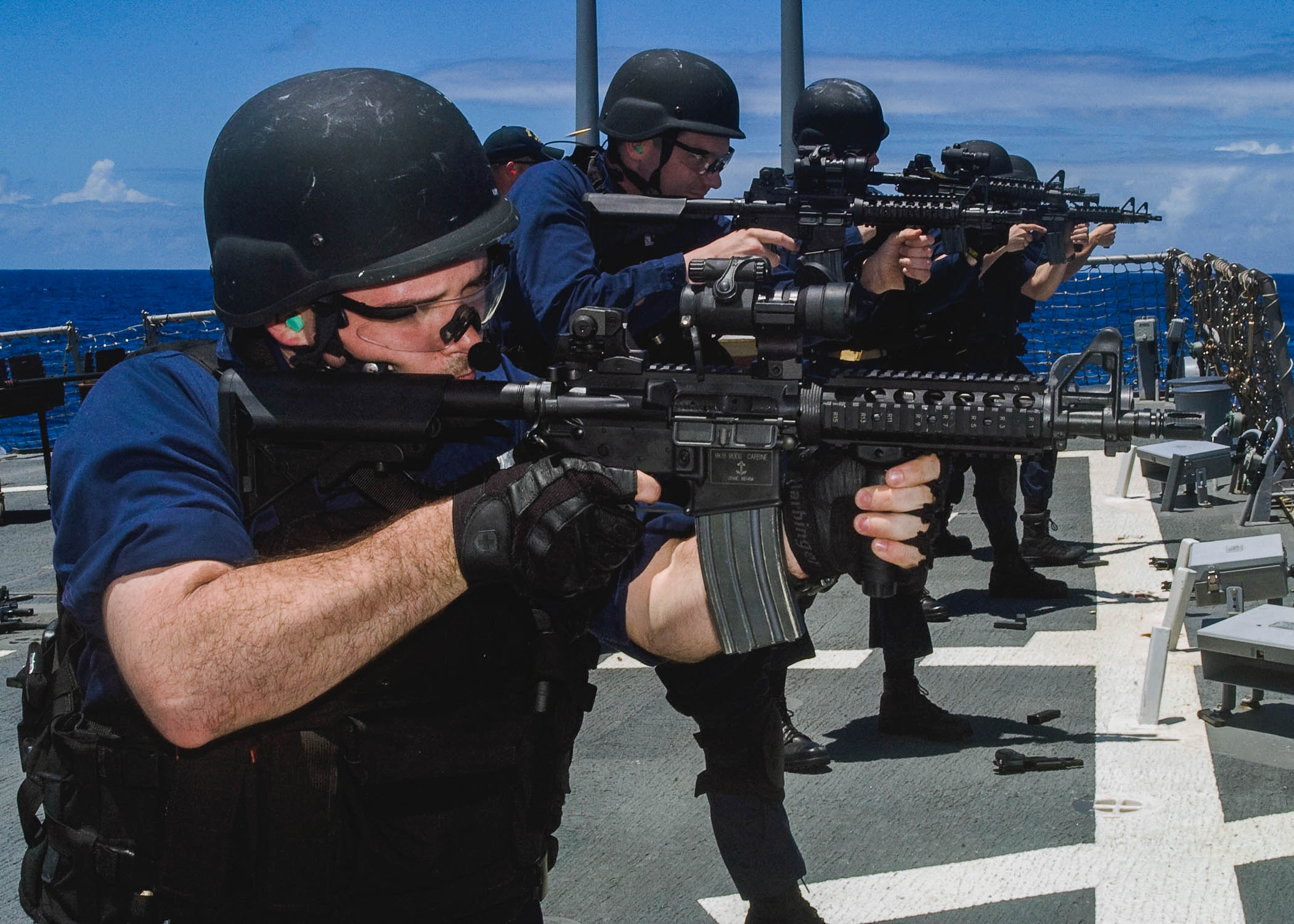  p>mk18是由美国海军地面武器研制中心设计的一种短枪管步枪,用于近