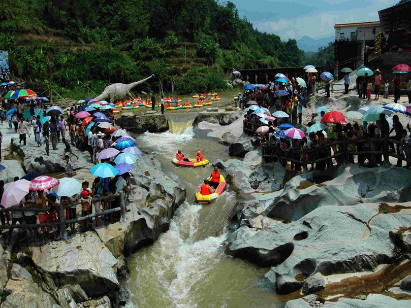 全长约4公里,是信宜市新开发的旅游景区之一