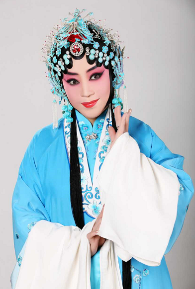 p>李佩红:女,生于1964年,1981年毕业于天津戏曲学校,工刀马,花衫.