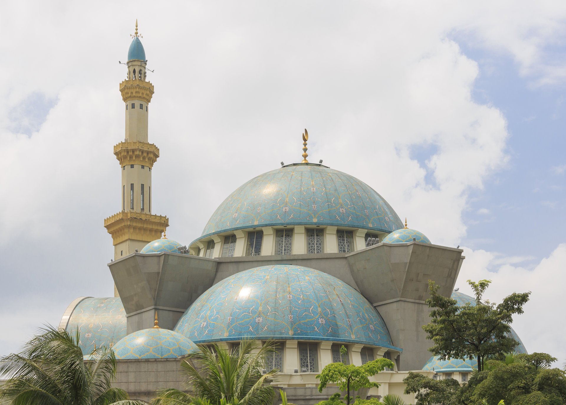 masjidwilayahpersekutuan)是马来西亚吉隆坡的市立清真寺,位于大使路