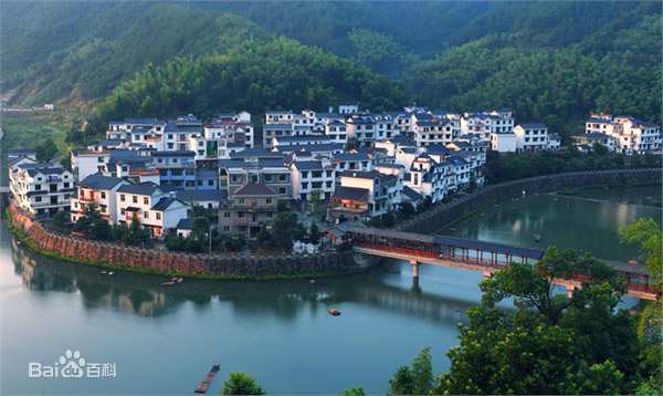 p>下溪村《电视剧我们在梦开始的地方》虚构地名原型为浙江省杭州市