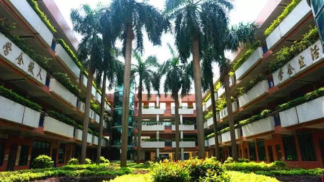 p>广州市花都区圆玄小学,位于广州市花都区新都大道17号,前身是一所