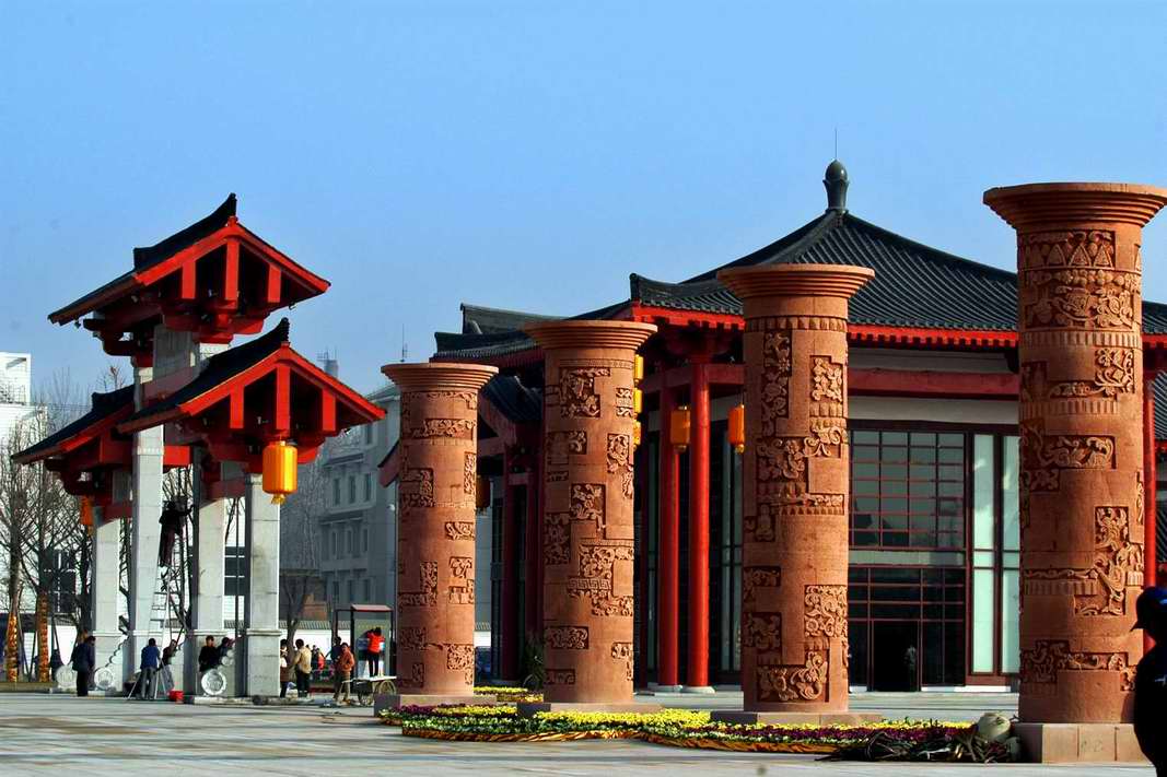 p></p></a>曲江新区位于西安市东南,原名西安曲江旅游度假区.