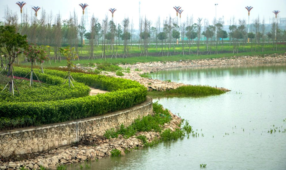 是一个形状似砚台,具有地域特色的集防洪,生态,景观,旅游,休闲娱乐于