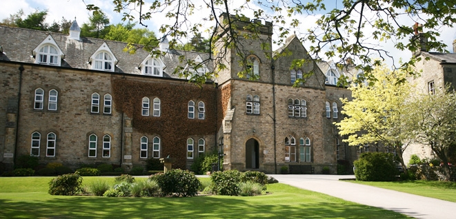 英国伊莎伯格皇后学院