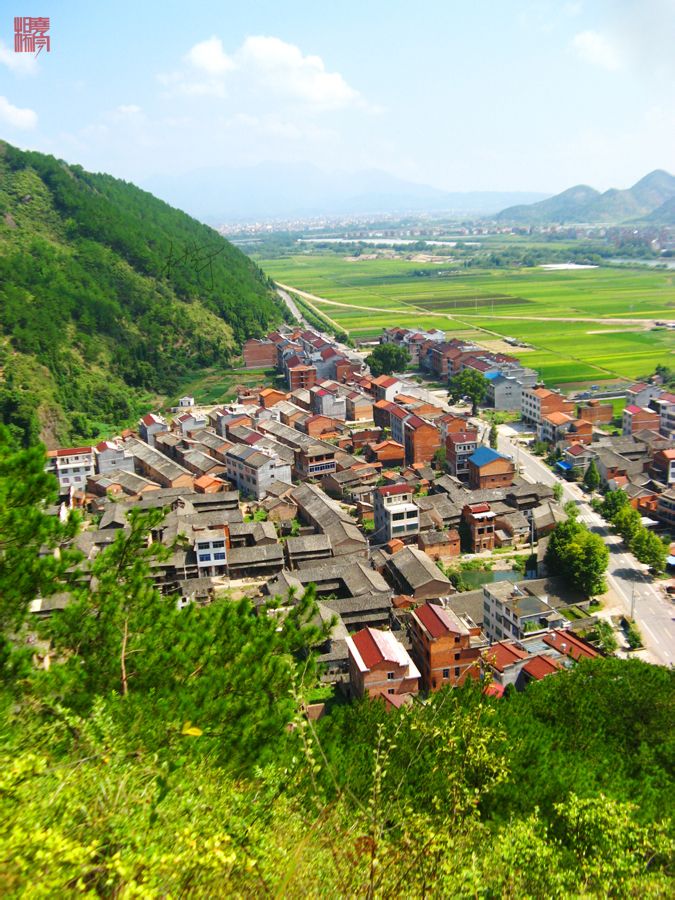 p>后山根村是浙江省台州市仙居县横溪镇管辖下的一个村庄,又名"猴