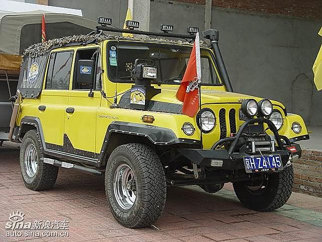 战旗车是北汽在212系列车型底盘基础