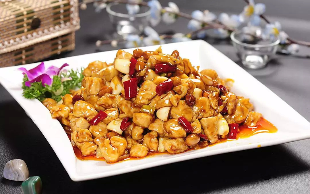 p>宫保鸡丁(kung pao chicken,是一道闻名中外的特色传统名菜,在 a